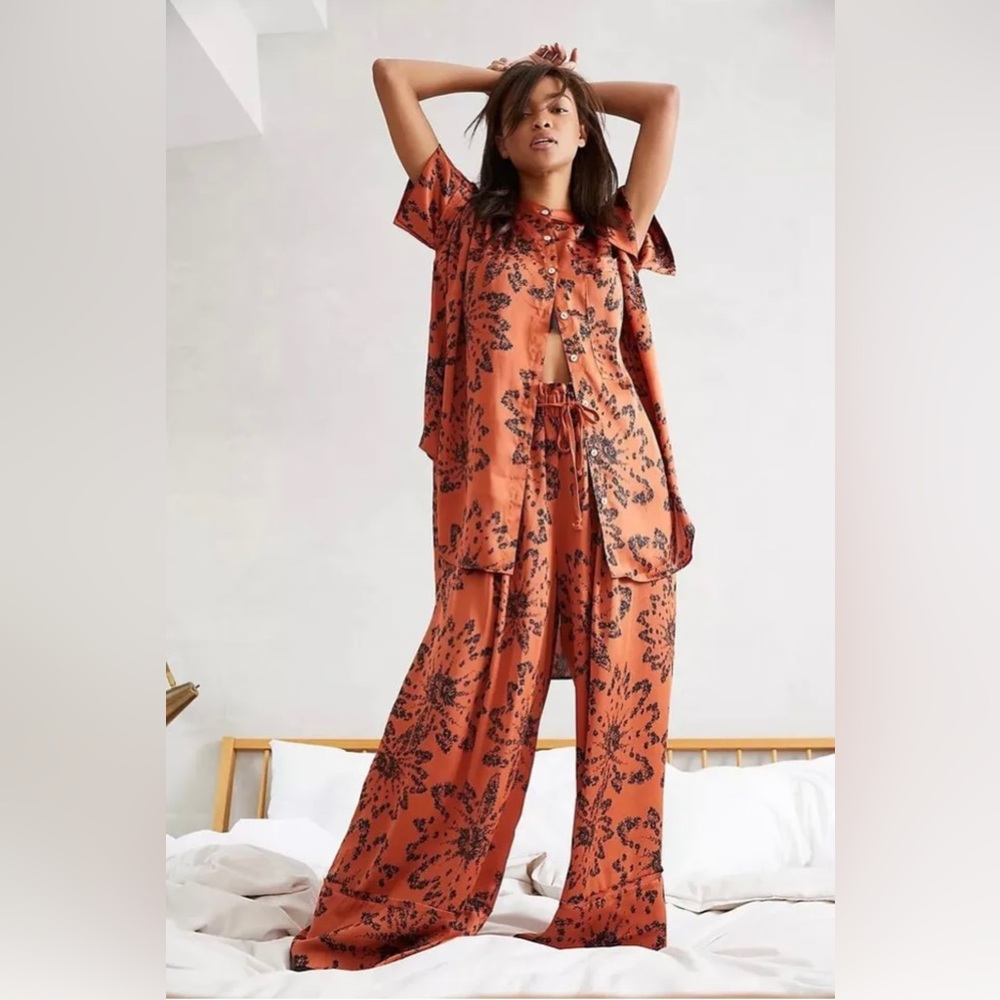 Free People Goddess lounge pants orange and black floral print size Large